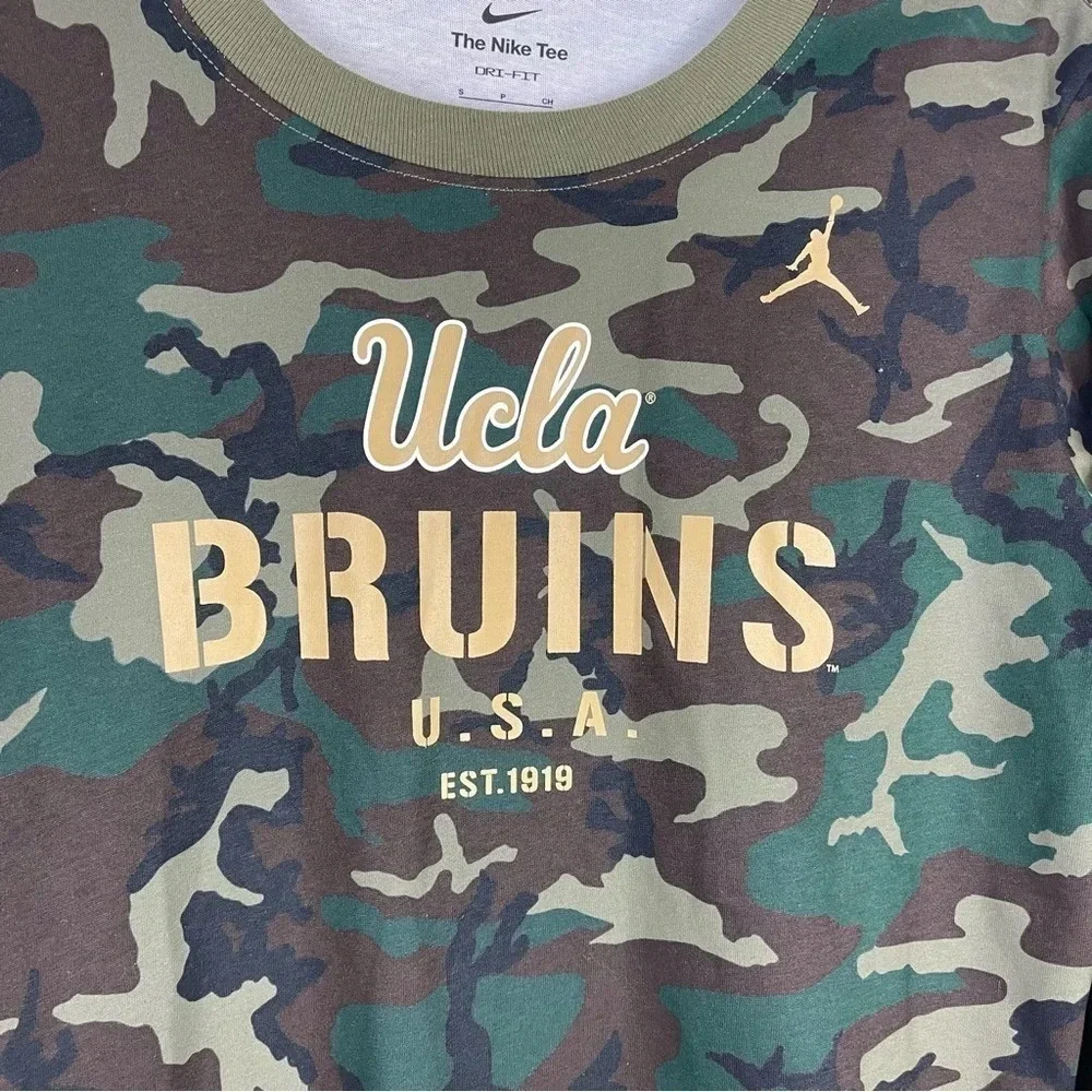 Nike UCLA Bruins Green Camo Long Sleeve Graphic Shirt Small NCAA College Tee NWT